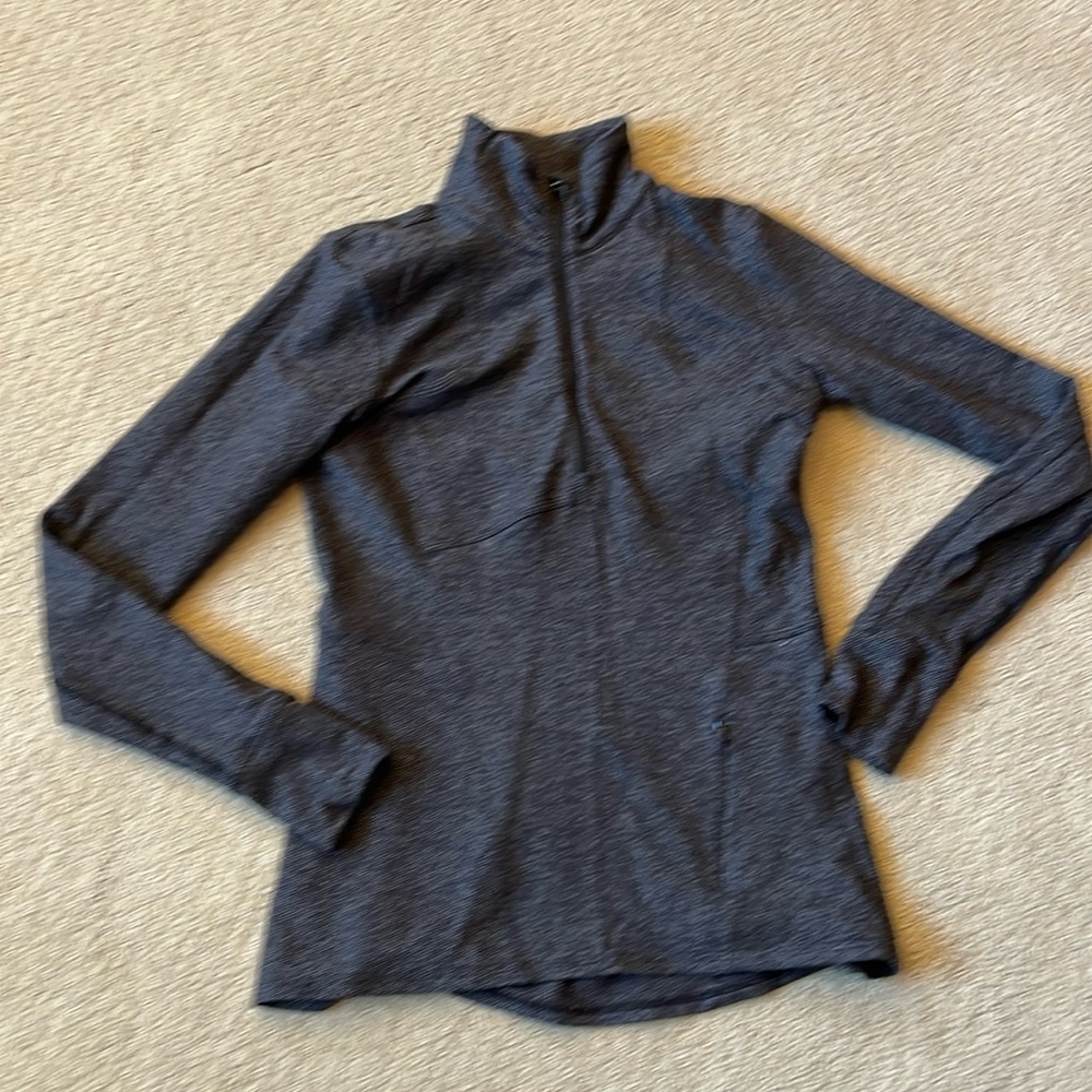 Lululemon athletics gray herringbone pattern. Half zip